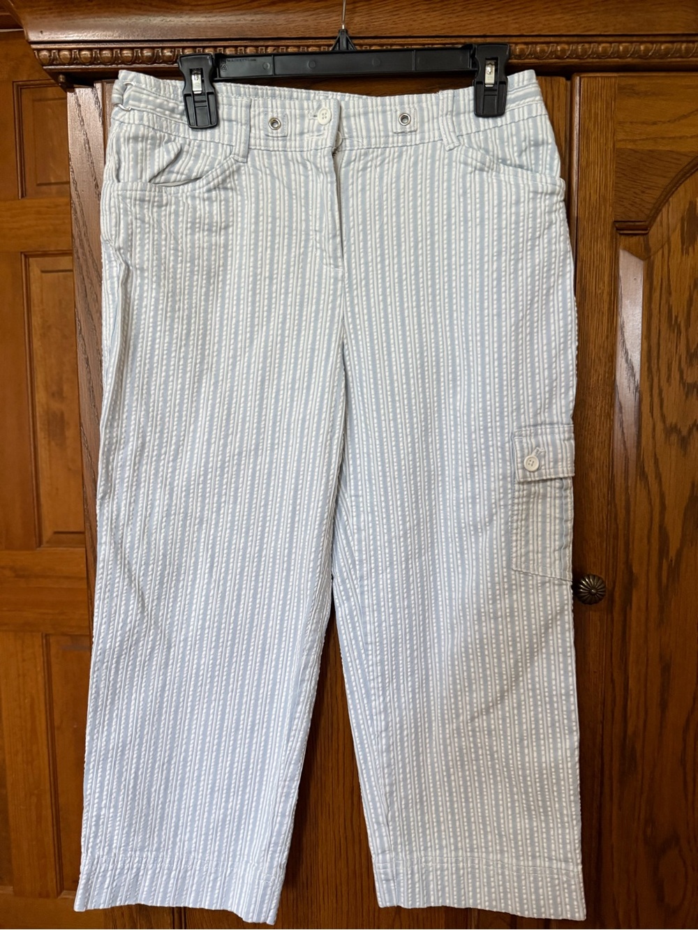 Jones New York White & Light Blue Striped Capris